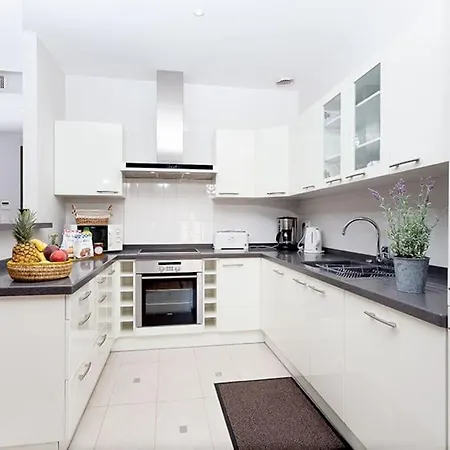 Lejlighed Beautiful 2-Bedroom Apt In A High-End Residence Near The Palais *