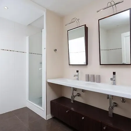 Beautiful 2-Bedroom Apt In A High-End Residence Near The Palais Lejlighed *