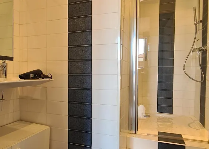 Beautiful 2-Bedroom Apt In A High-End Residence Near The Palais *