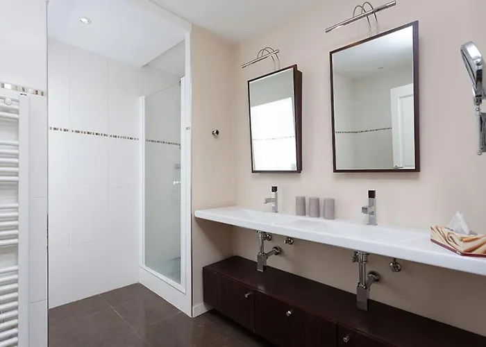 Beautiful 2-Bedroom Apt In A High-End Residence Near The Palais 아파트 *